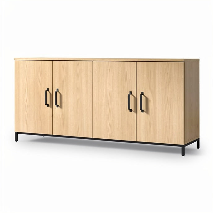 **Technische titel in het Nederlands:** Eenvoudige eikenhouten kast met metalen handgrepen en vier deuren.