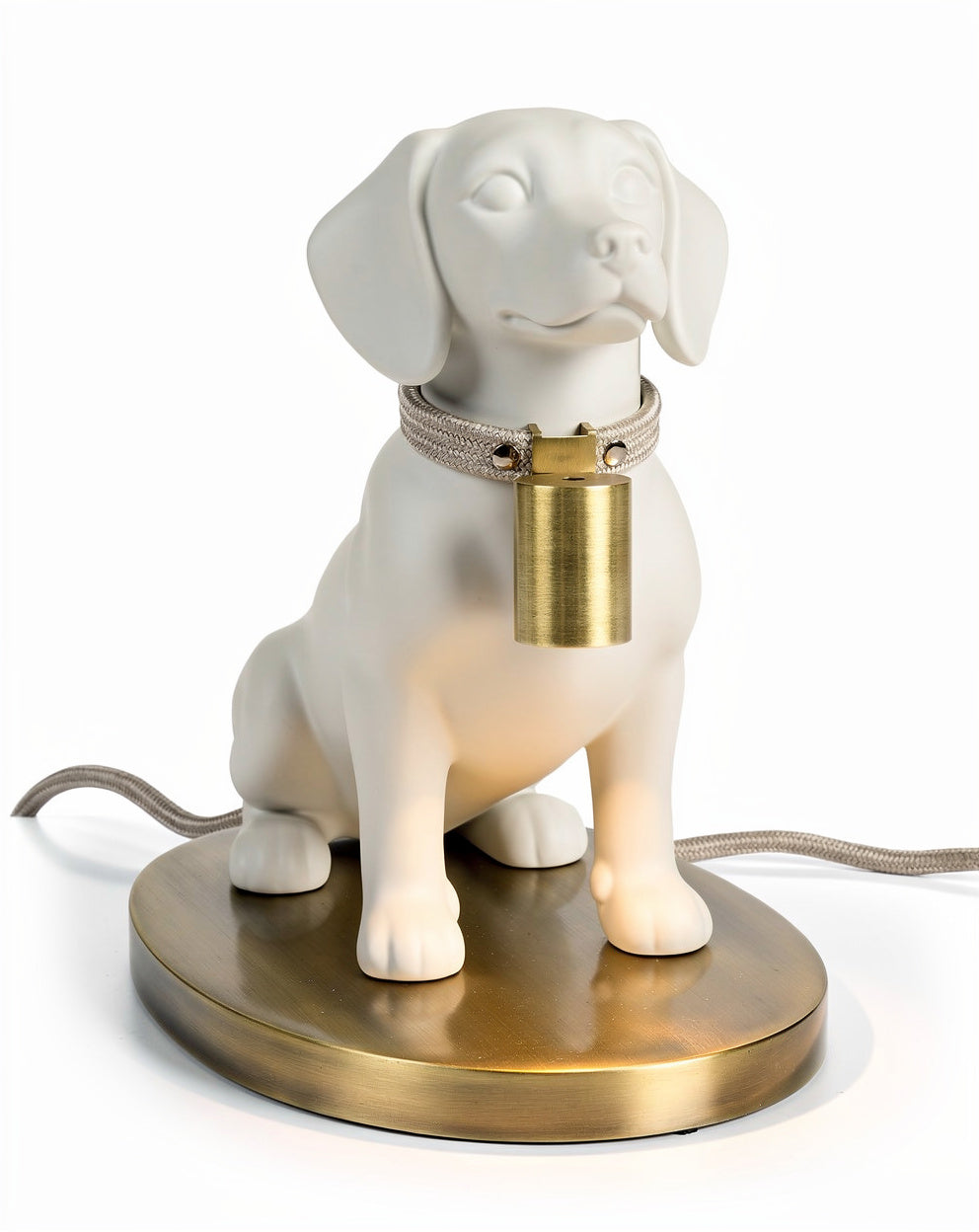 **Nederlandse technische titel: Decoratieve hondenlamp met porseleinen afwerking en messing details**