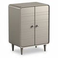 **Technische titel in het Nederlands: Moderne beige kast met afgeronde hoeken en dubbele deuren**